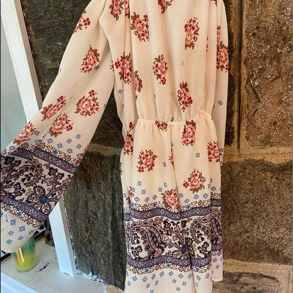 Super cute romper with cross cross back - Picture 1 of 2